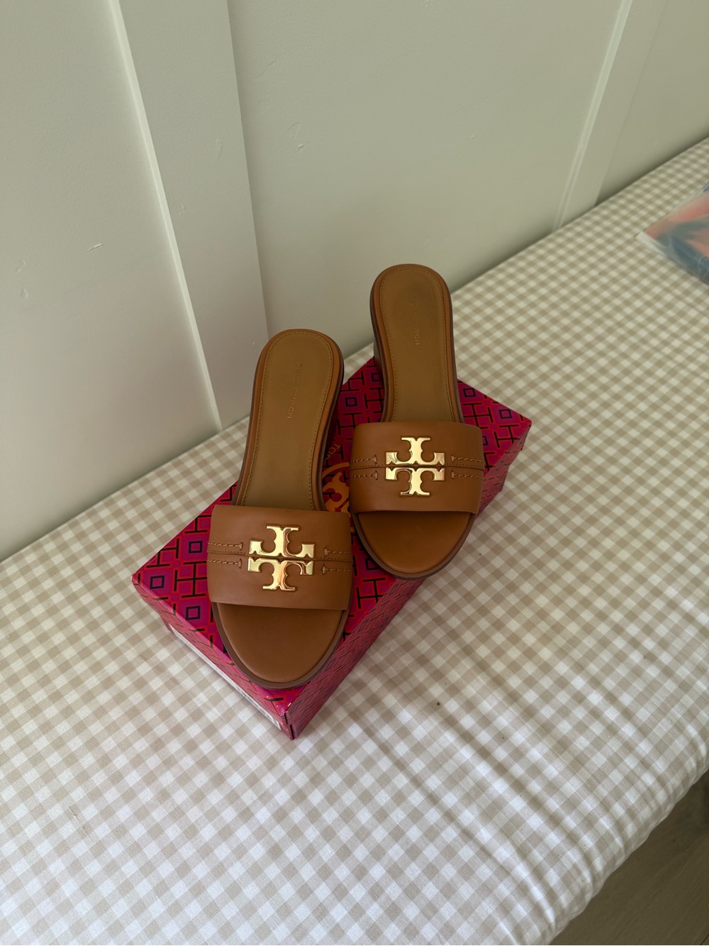 Tory Burch Tan Leather Slide Mules with Gold Logo - Picture 3 of 3